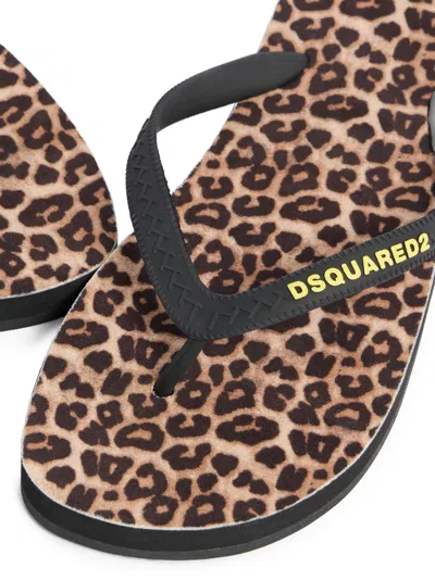 Dsquared2 Leopard Print Flip Flops In Black