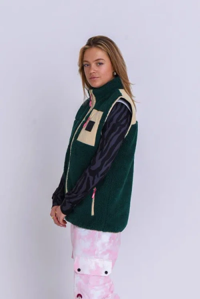 Oosc Method Vest Forest Green In Green