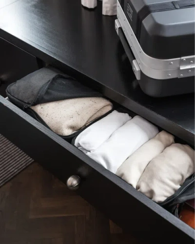 D_b_ Essential Packing Cube In Black