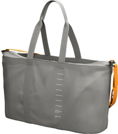 D_b_ Essential Weekender, 40l In Gray