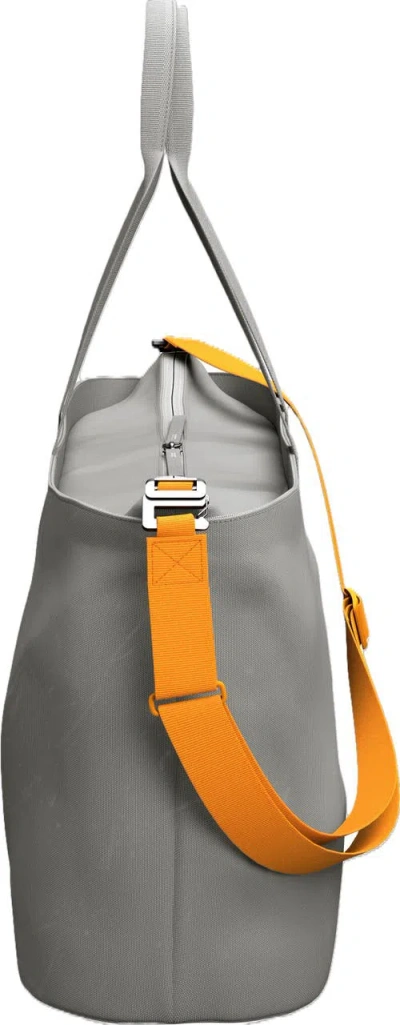 D_b_ Essential Weekender, 40l In Gray
