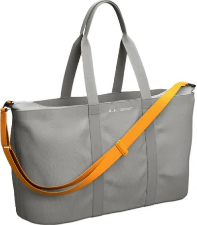 D_b_ Essential Weekender, 40l In Gray