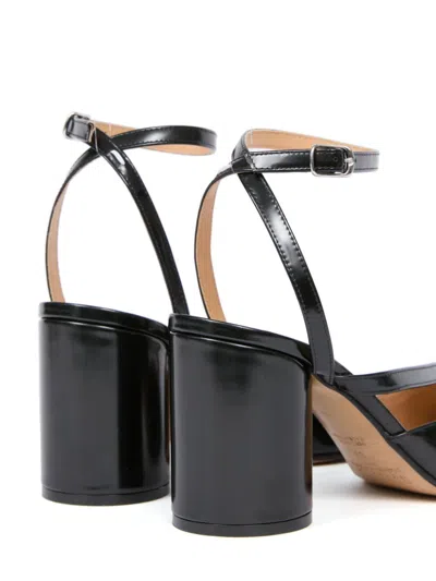 Maison Margiela Tabi Sandals In Brushed Leather In Black