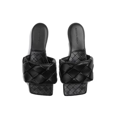 Bottega Veneta Intrecciato Leather Flat Sandals Women In Black