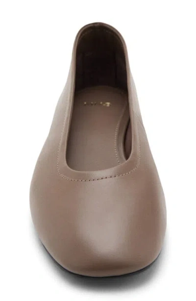 Mango Square Toe Pump In Brown