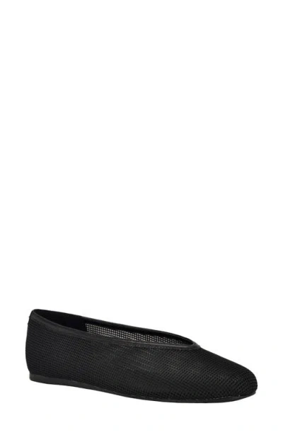 Calvin Klein Zinya Flat In Black