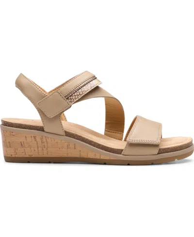 Clarks Kacha Wave Wedge Sandal In Brown
