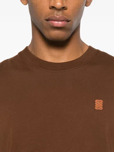 Sandro Mens Ginger Bread Logo-patch Crewneck Cotton T-shirt In Brown