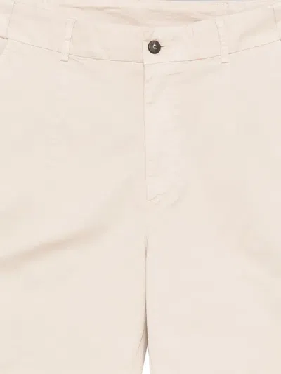 Eleventy Buttoned Bermuda Shorts In White