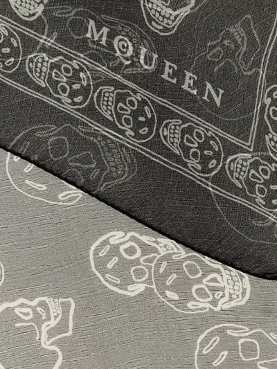 Alexander Mcqueen Foulard Style Skull Scarf 120 Cm X 104 Cm In Multi
