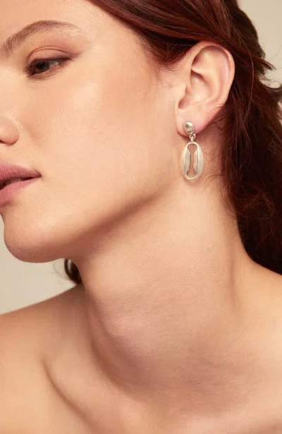 Unode50 Link Shape Drop Earrings In Silver
