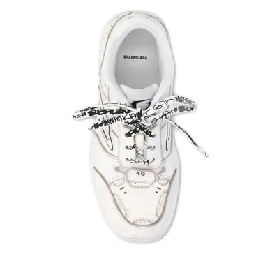 Balenciaga Women Hamptons Worn-out Leather Low-top Sneakers In Neutral