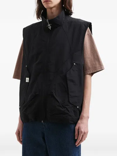 Five Cm Front-pockets Vest In Black