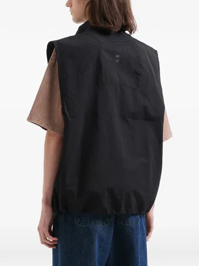 Five Cm Front-pockets Vest In Black