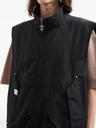 Five Cm Front-pockets Vest In Black