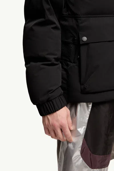 Moncler Adhara Short Down Jacket In Black