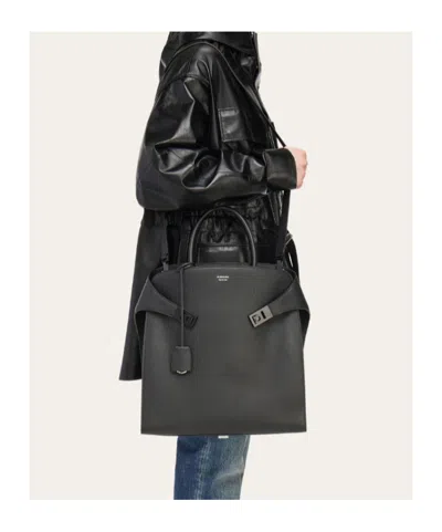 Ferragamo Logo Shoulder Bag In Black