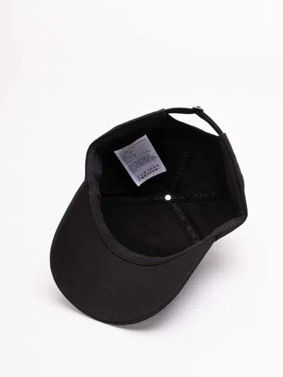 Moncler Logo Patch Adjustable Baseball Cap In Black