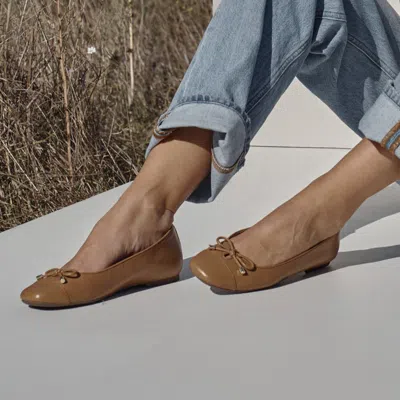 Vionic Klara Cap Toe Flat In Brown