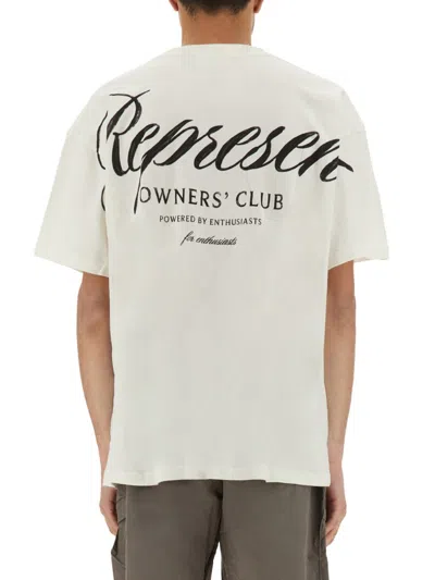 Represent T-shirt  Owners Club Script In Neutral