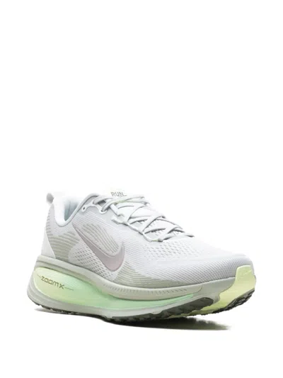 Nike Vomero 18 Running Shoe In Gray