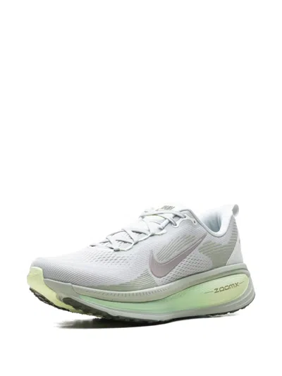 Nike Vomero 18 Running Shoe In Gray
