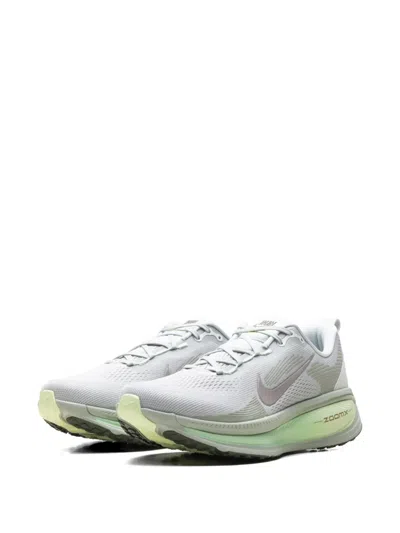 Nike Vomero 18 Running Shoe In Gray