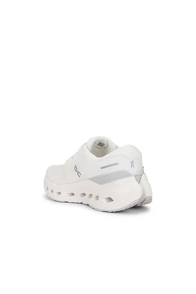 On Cloudrunner 3 In White