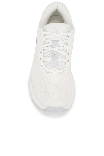 On Cloudrunner 3 In White