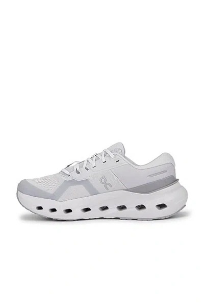 On Cloudrunner 3 In White