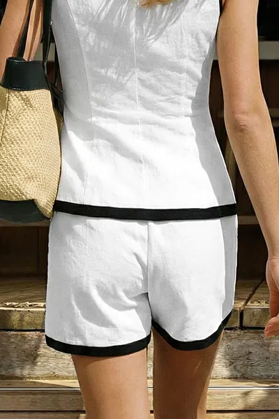 Cupshe Panoramic White Shorts In White