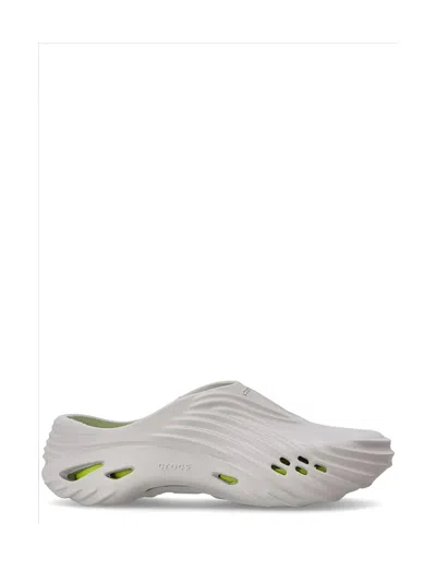 Crocs Echo Wave Mules In Gray