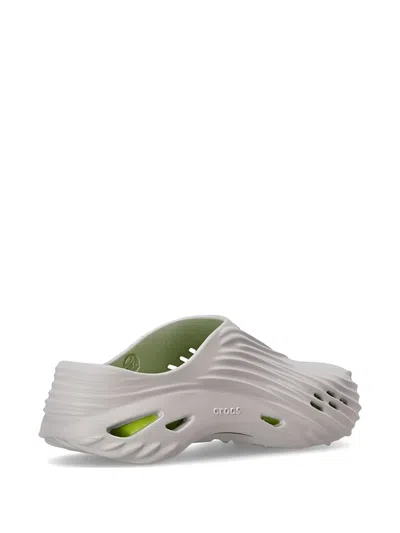 Crocs Echo Wave Mules In Gray