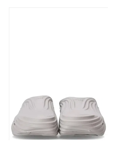 Crocs Echo Wave Mules In Gray