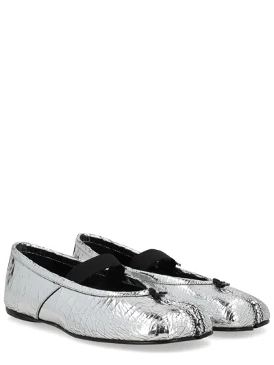 Maison Margiela Tabi Split-toe Metallic Cracked-leather Ballet Flats In Silver