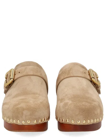 Chloé Jeannette Buckle Detailed Studded Clogs In Brown