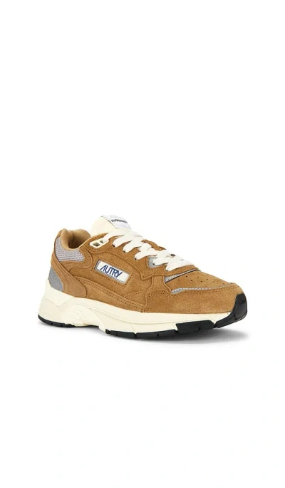 Autry Hyperway Low Sneaker In Brown