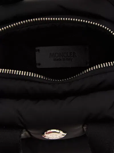 Moncler Borsa A Mano Caradoc Mini In Tessuto Nero Donna In Black