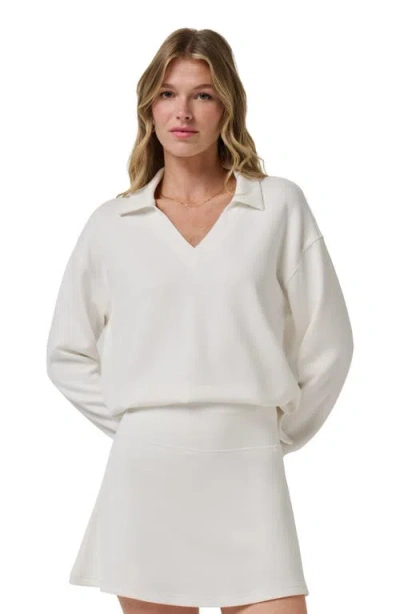 Travismathew Skyloft V-neck Pullover In White