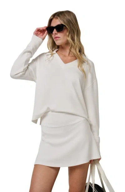 Travismathew Skyloft V-neck Pullover In White