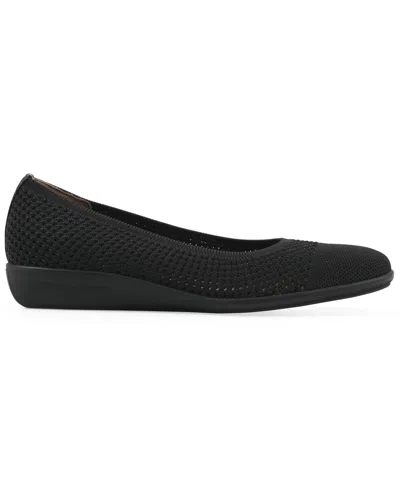 White Mountain Florian Flat In Black