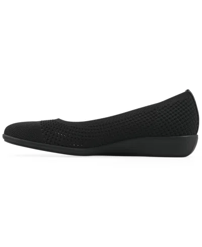 White Mountain Florian Flat In Black
