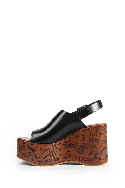 Chloé Maxime Black Wedge With Engraved Written Decorations And Logo Buckle In Leather Woman In Black