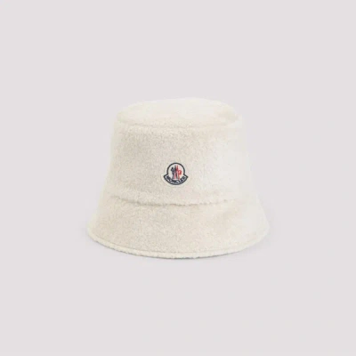 Moncler Logo Reversible Teddy Bucket Hat In White
