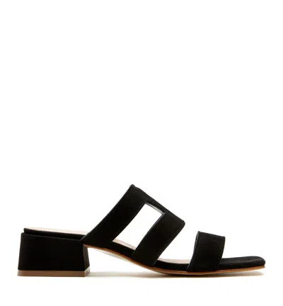 La Canadienne Fifi In Black