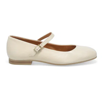 Miz Mooz Zahara Flats In White