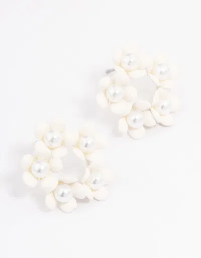 Lovisa Cream Flower & Pearl Circle Stud Earrings In White