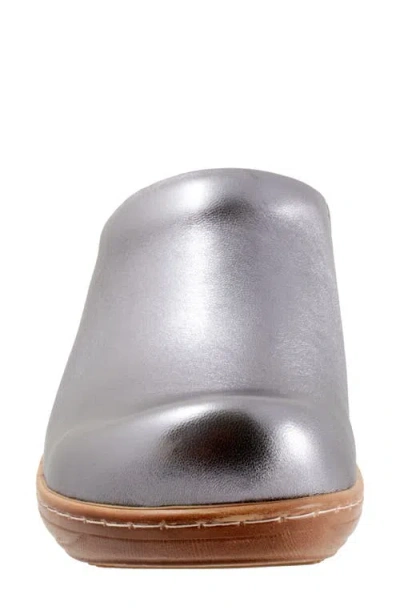 Softwalk Madison Clog In Gray