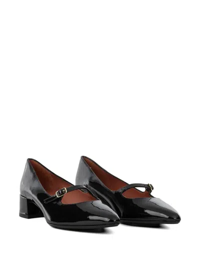 Status Pointed Leather Pumps In Black