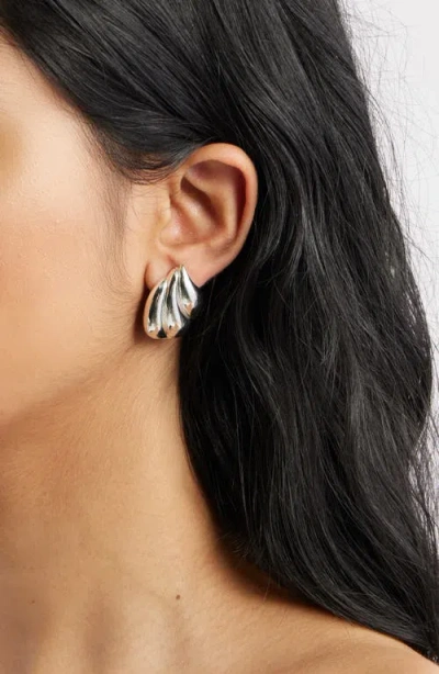Nordstrom Fluted Stud Earrings In Silver